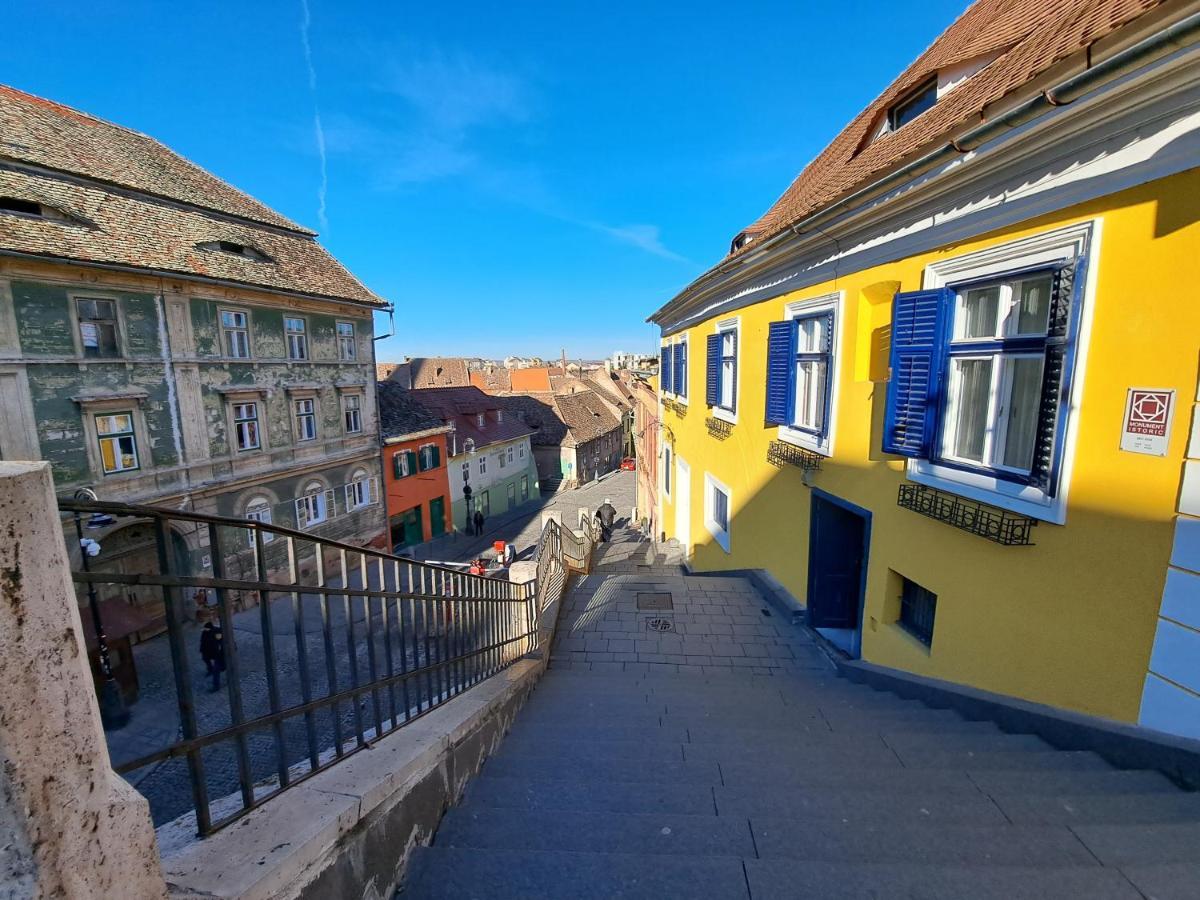 Cozy Apartment In The Heart Of Sibiu Exteriör bild