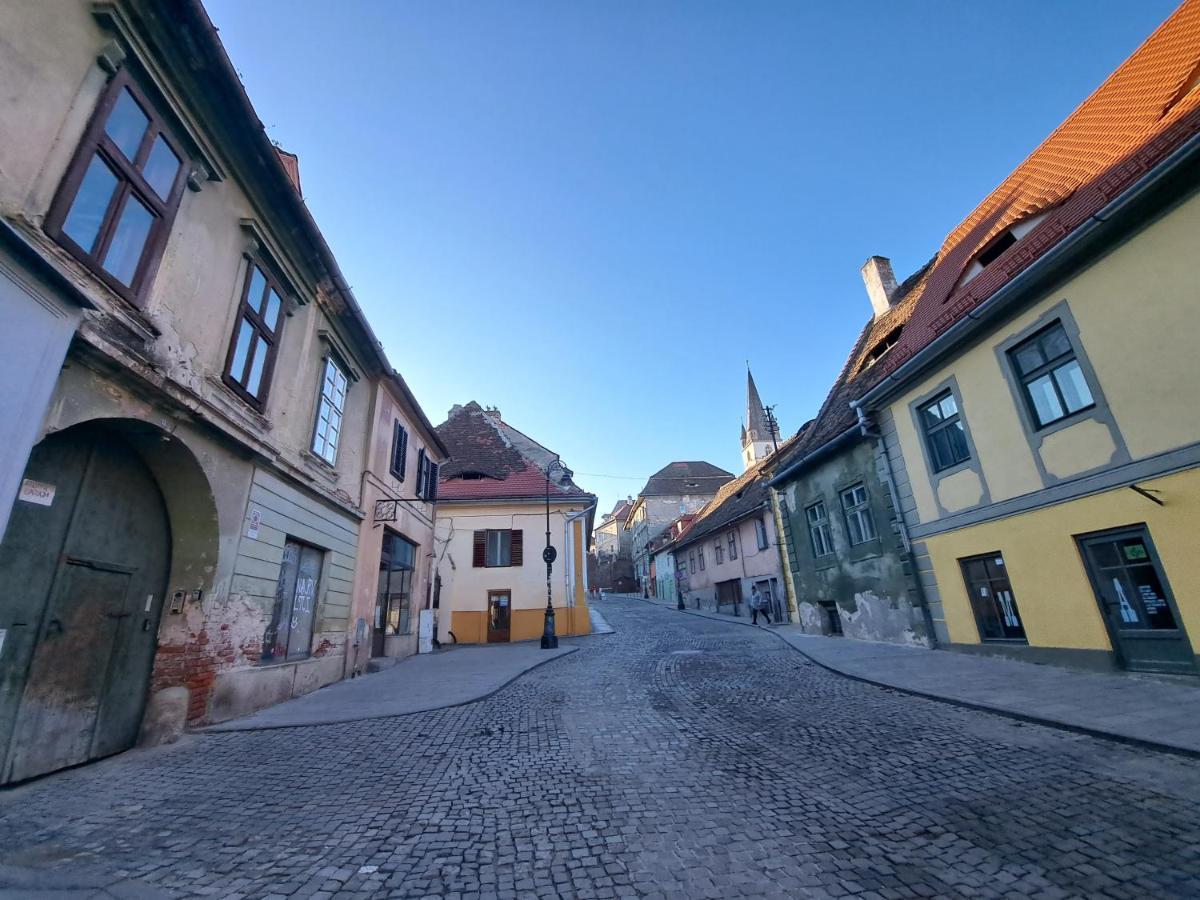 Cozy Apartment In The Heart Of Sibiu Exteriör bild