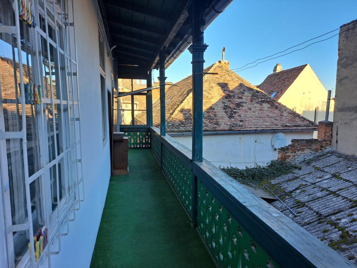 Cozy Apartment In The Heart Of Sibiu Exteriör bild